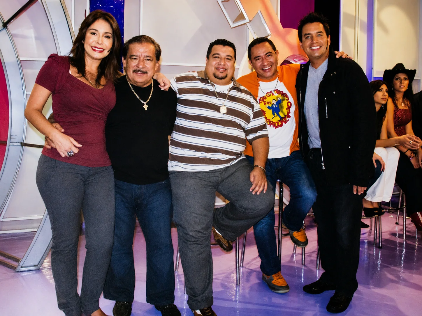 Fotografía de Viviana Gibelli, Betulio Medina, Neguito Borjas, Moncho Martínez y Daniel Sarcos en el programa Guerra de los Sexos de Venevisión en 2007.